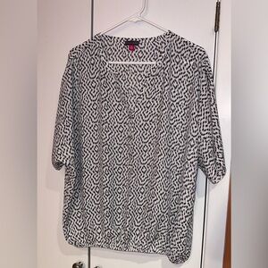 Vince Camuto Chic Patterned Women's Top. Size M